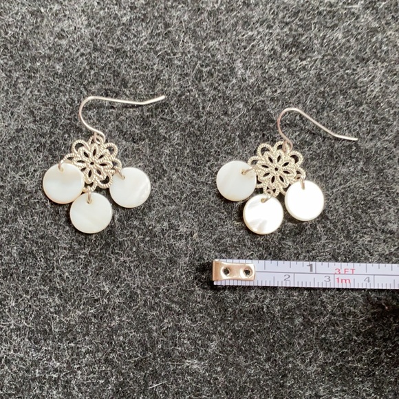 🌟Free🌟 Silver color mother of pearl circular decoration dangle earrings - Picture 4 of 5